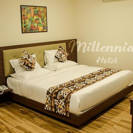 Millennials Hotel Bangalore Buitenkant foto